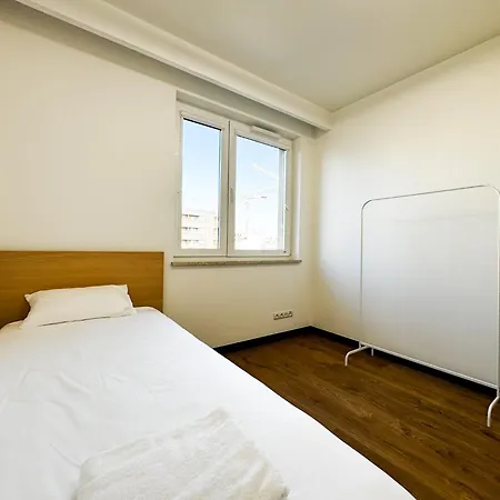 Modern 4bd, Balcony, Family Apartman *