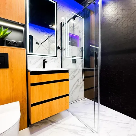 Modern 4bd, Balcony, Family Apartman Wrocław