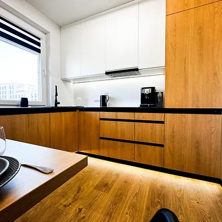 Modern 4bd, Balcony, Family Apartman *