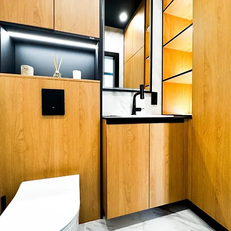 Modern 4bd, Balcony, Family *