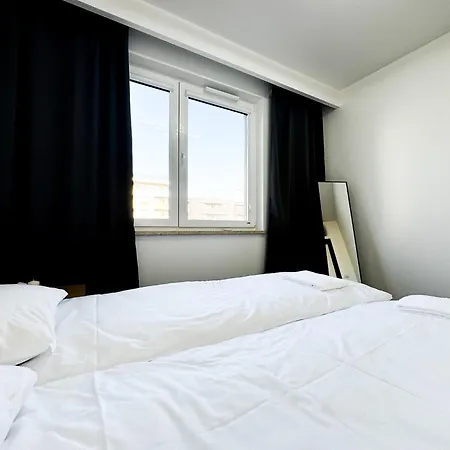 Modern 4bd, Balcony, Family Appartement